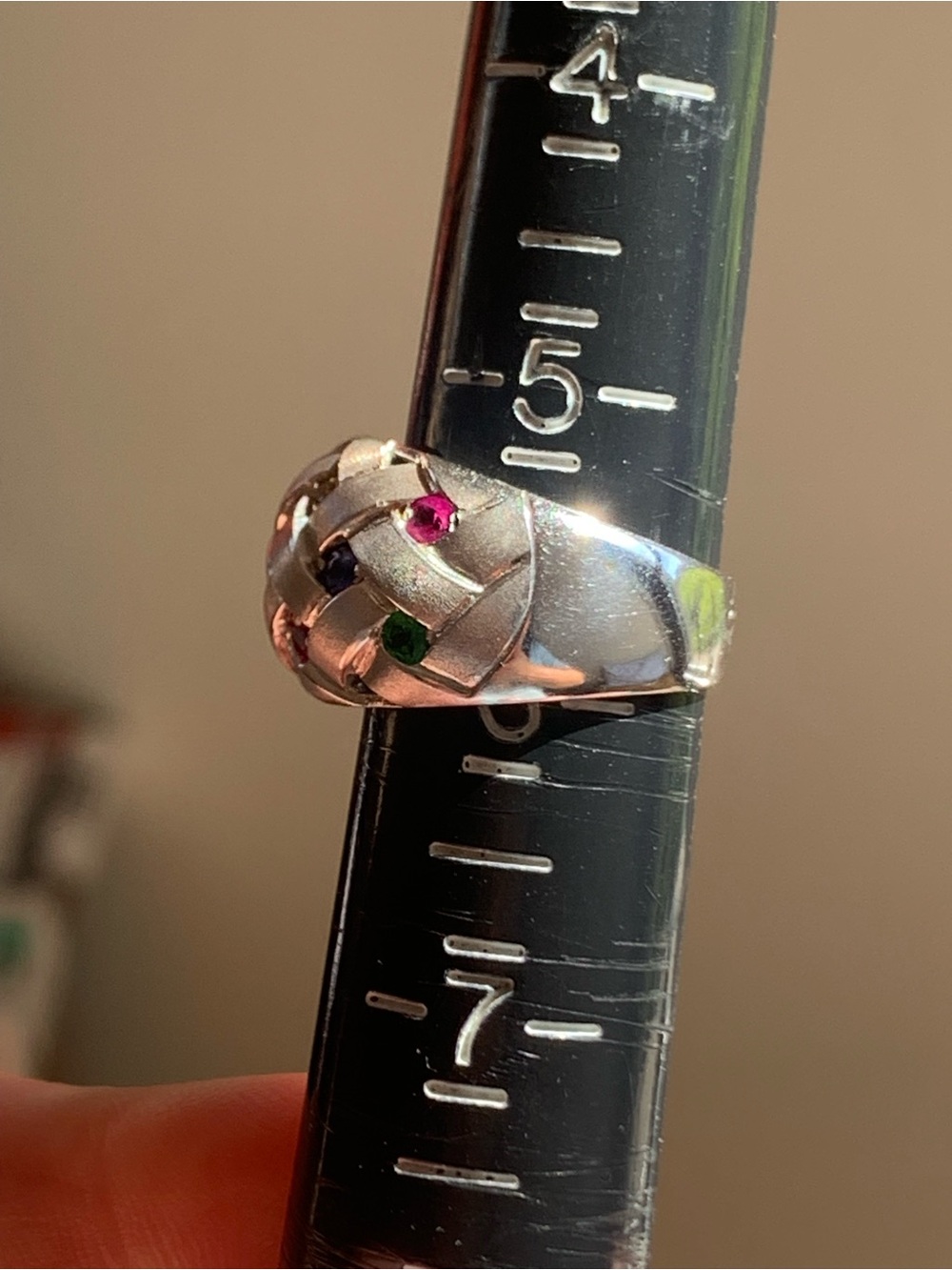 18k Gold ring with Multicolored Gemstones in Woven design - Picture 5 of 9